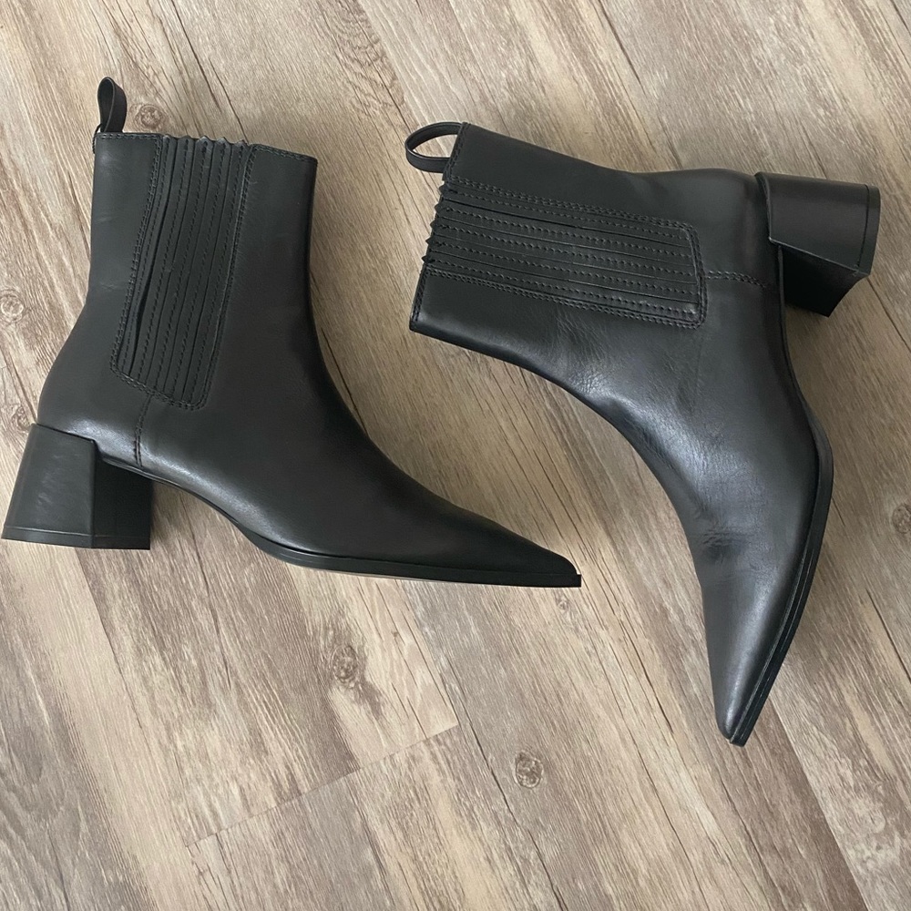 NWT BLACK LEATHER ZARA BOOTIES size 39